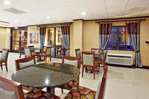 фото отеля Holiday Inn Express Alpharetta Windward Parkway