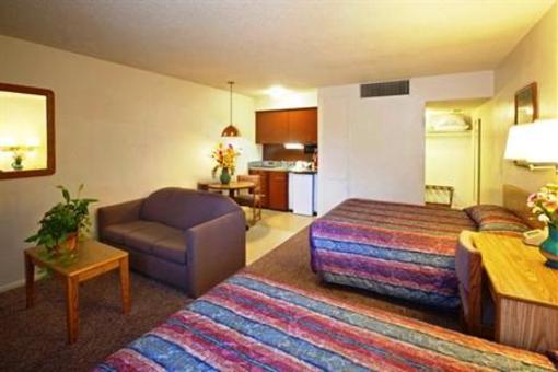 фото отеля Americas Best Value Lamplighter Inn of Santa Fe