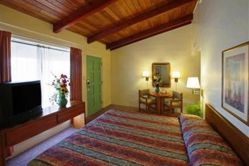 фото отеля Americas Best Value Lamplighter Inn of Santa Fe
