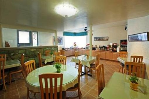 фото отеля Americas Best Value Lamplighter Inn of Santa Fe