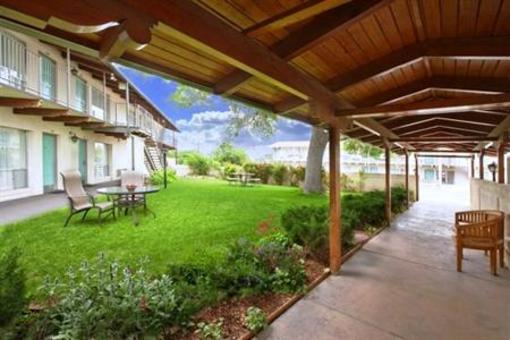 фото отеля Americas Best Value Lamplighter Inn of Santa Fe