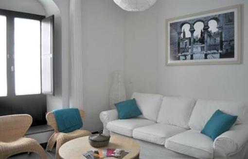 фото отеля Apartamentos Turisticos Patio De Viana