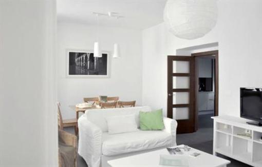 фото отеля Apartamentos Turisticos Patio De Viana