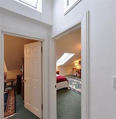 фото отеля 19 Meadow Place Guest House Edinburgh