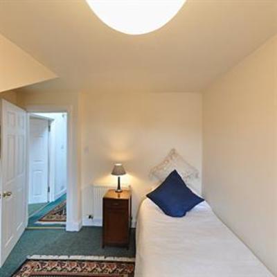 фото отеля 19 Meadow Place Guest House Edinburgh