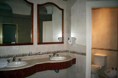 фото отеля Hotel A&B International