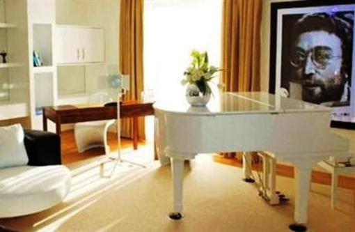 фото отеля Hard Days Night Hotel