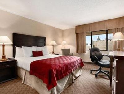 фото отеля Ramada Inn Coquitlam