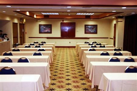 фото отеля Hampton Inn Capital Boulevard North Raleigh