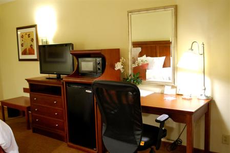 фото отеля Hampton Inn Capital Boulevard North Raleigh