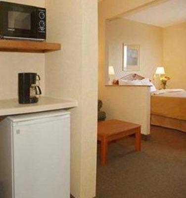 фото отеля Comfort Suites Northeast Indianapolis