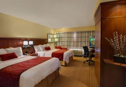 фото отеля Courtyard by Marriott Madison East