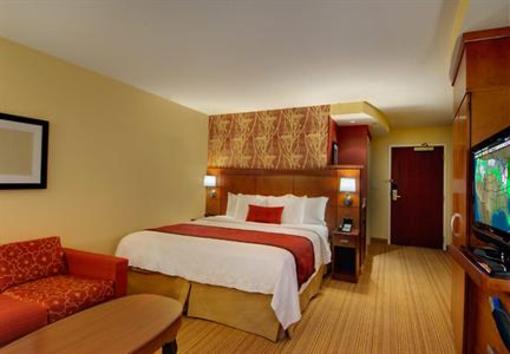 фото отеля Courtyard by Marriott Madison East