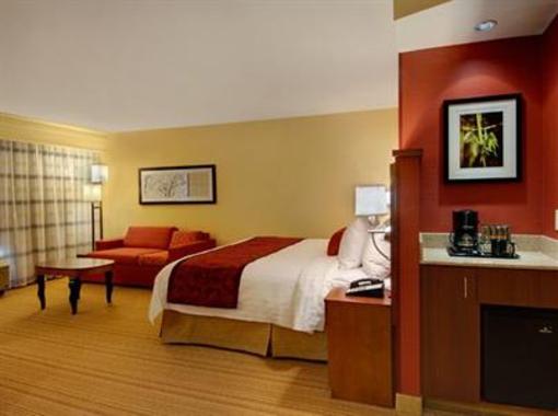 фото отеля Courtyard by Marriott Madison East