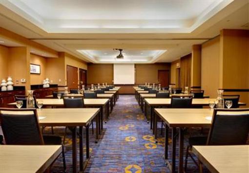 фото отеля Courtyard by Marriott Madison East
