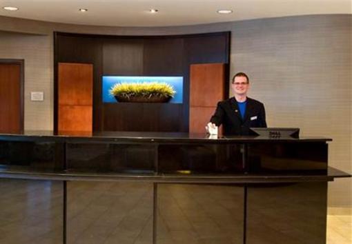фото отеля Courtyard by Marriott Madison East