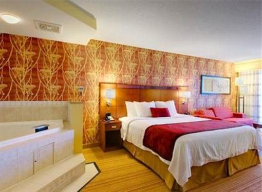 фото отеля Courtyard by Marriott Madison East