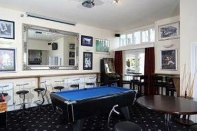 фото отеля Knighton Hotel