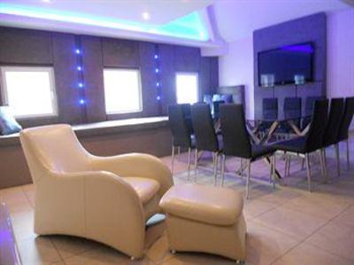 фото отеля Signature Living Call Direct & Save