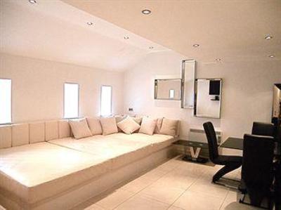 фото отеля Signature Living Call Direct & Save