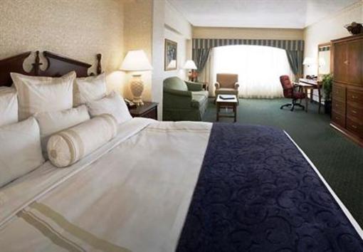 фото отеля Marriott Cedar Rapids