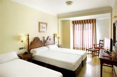 фото отеля Hotel Medium Virgen de los Reyes