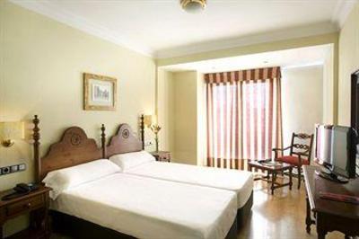 фото отеля Hotel Medium Virgen de los Reyes