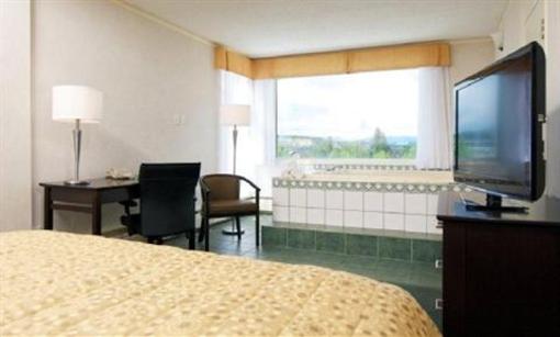 фото отеля High Country Inn Whitehorse