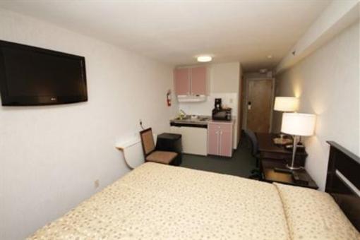 фото отеля High Country Inn Whitehorse