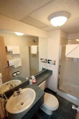 фото отеля High Country Inn Whitehorse
