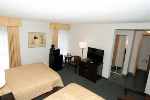 фото отеля High Country Inn Whitehorse