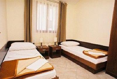 фото отеля Priscapac Apartment Hotel