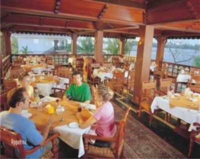 фото отеля Lake Palace Resort Alleppey