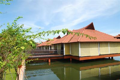 фото отеля Lake Palace Resort Alleppey