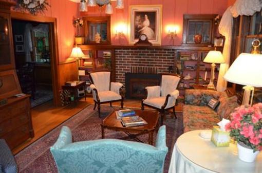 фото отеля Azalea Inn Bed and Breakfast