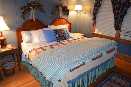 фото отеля Azalea Inn Bed and Breakfast