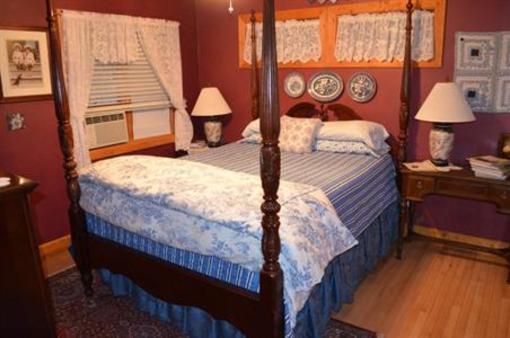 фото отеля Azalea Inn Bed and Breakfast
