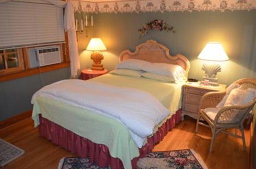 фото отеля Azalea Inn Bed and Breakfast