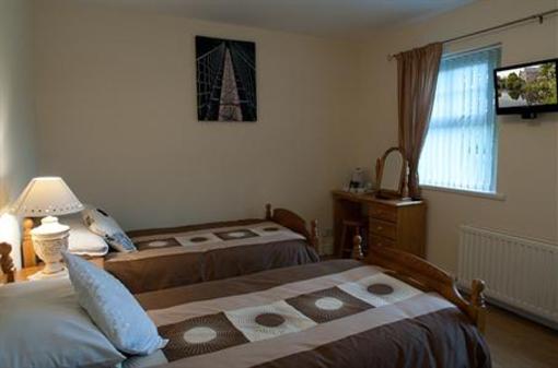 фото отеля Clare Forest Cottage