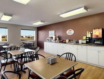 фото отеля Super 8 Meadow Lake