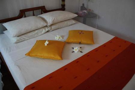 фото отеля Thaproban Beach House