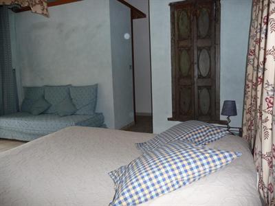 фото отеля Domaine De Blancardy Hostel Moulès-et-Baucels