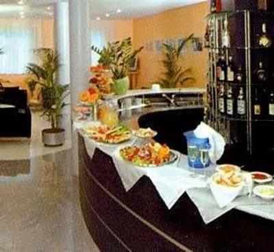 фото отеля Studios Hotel Cologno Monzese