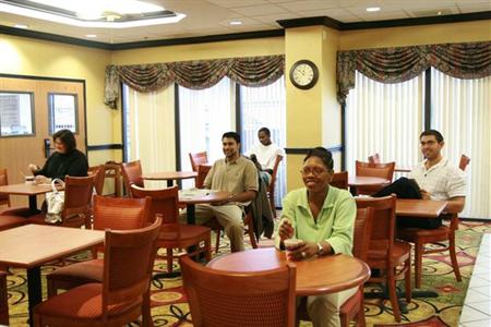 фото отеля Hampton Inn Jackson Clinton