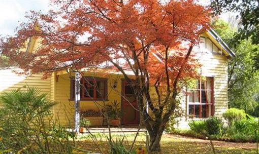 фото отеля Eugenie Cottage Bright