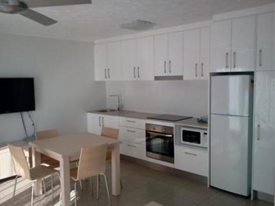 фото отеля Broadbeach Travel Inn Apartments