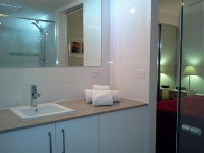 фото отеля Broadbeach Travel Inn Apartments