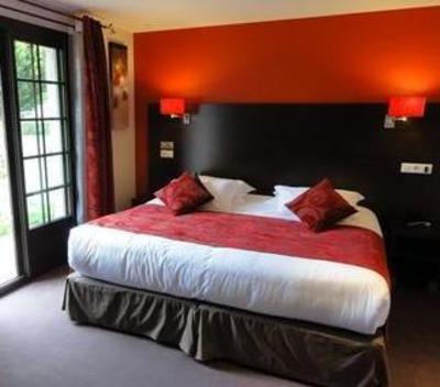 фото отеля Inter Hotel Les Coquelicots Saint-Pardoux-l'Ortigier