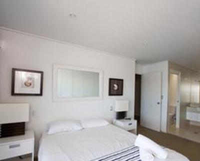 фото отеля Weyba Quays Private Holiday Apartment