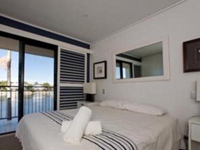 фото отеля Weyba Quays Private Holiday Apartment